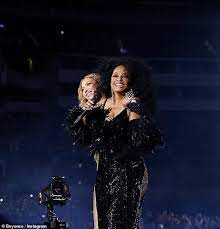 Beyoncé agradece a Diana Ross por fazer uma aparição surpresa em seu show de aniversário / Beyoncé thanks Diana Ross for making surprise appearance during her birthday concert
