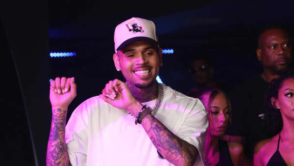 Chris Brown acusa American Music Awards de cancelar tributo a Michael Jackson / Chris Brown accuses American Music Awards of cancelling his Michael Jackson tribute
