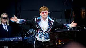 Elton John se recuperando em casa após ser hospitalizado após outono / Elton John recovering at home after being hospitalised following fall